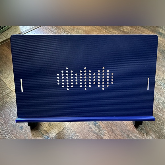 Uncaged Ergonomics Laptop Stand Holder - Picture 5 of 16